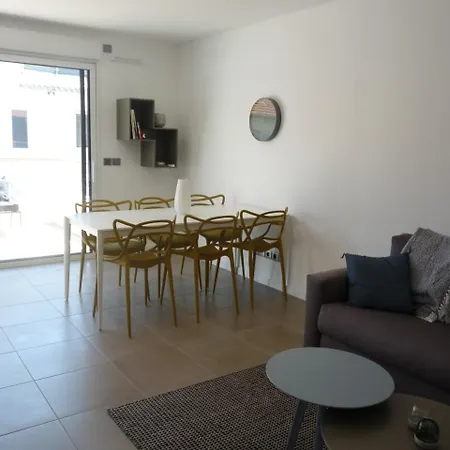 Sleeps 6 Pool Air Con Wifi