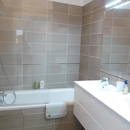 Sleeps 6 Pool Air Con Wifi * 칸느