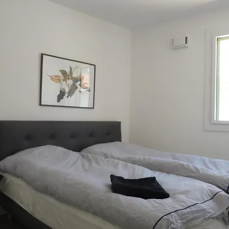 Sleeps 6 Pool Air Con Wifi קאן