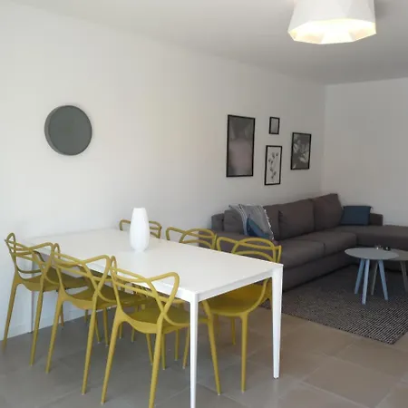 Sleeps 6 Pool Air Con Wifi *