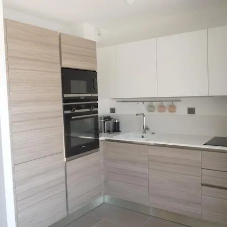 아파트 Sleeps 6 Pool Air Con Wifi 칸느