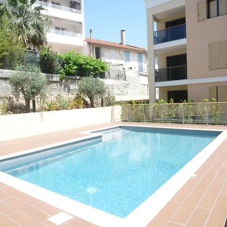 דירה Sleeps 6 Pool Air Con Wifi קאן