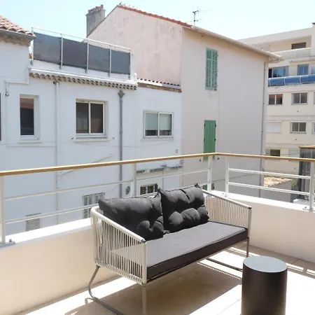 Sleeps 6 Pool Air Con Wifi Lejlighed